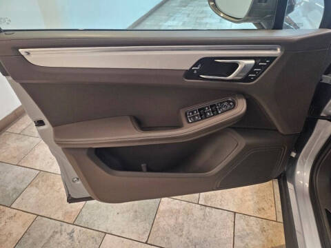 2023 Porsche Macan T