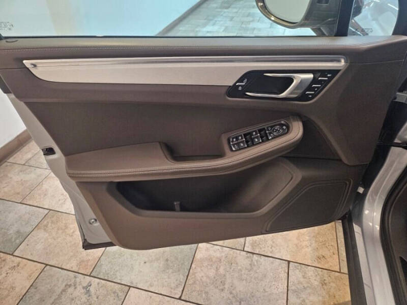 2023 Porsche Macan T