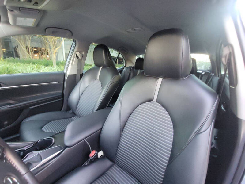 2020 Toyota Camry SE