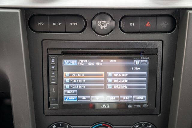 2006 Ford Mustang 29