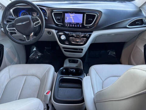 2017 Chrysler Pacifica Touring-L