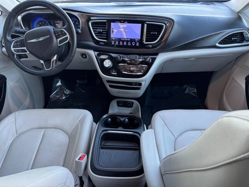 2017 Chrysler Pacifica Touring-L