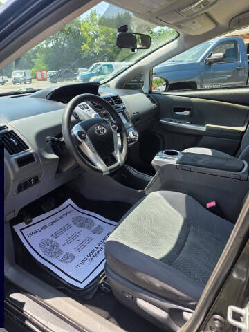 2014 Toyota Prius v Five