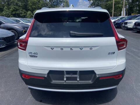 2025 Volvo XC40 B5 Core Bright Theme