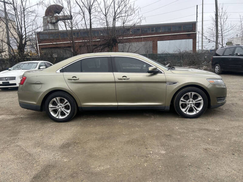 2013 Ford Taurus SEL
