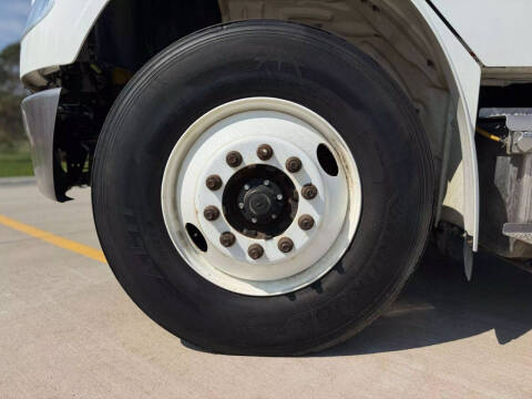 2019 Freightliner M2 106