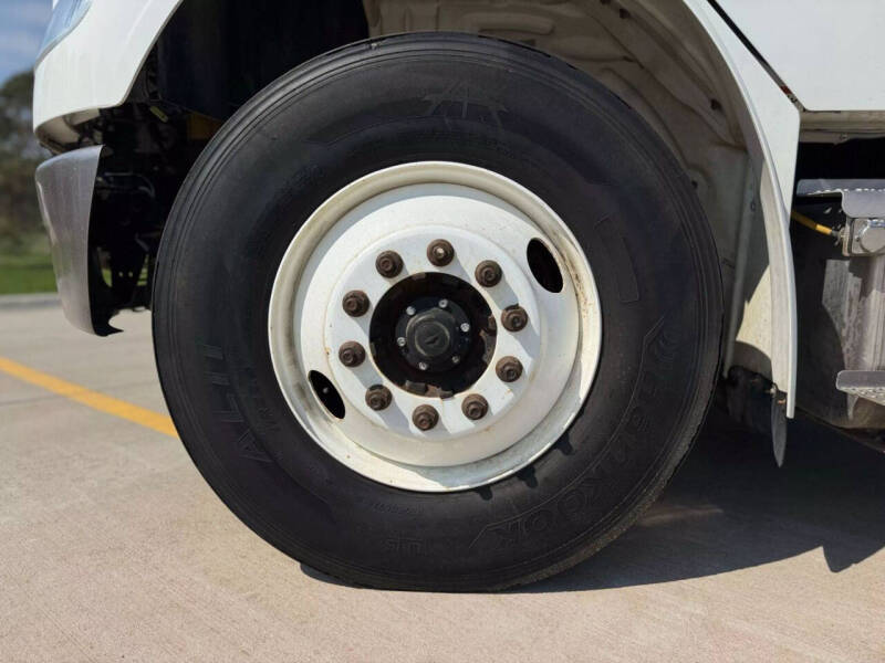 2019 Freightliner M2 106