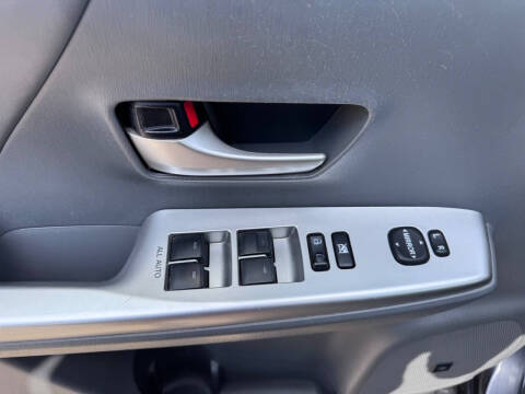 2013 Toyota Prius v Five