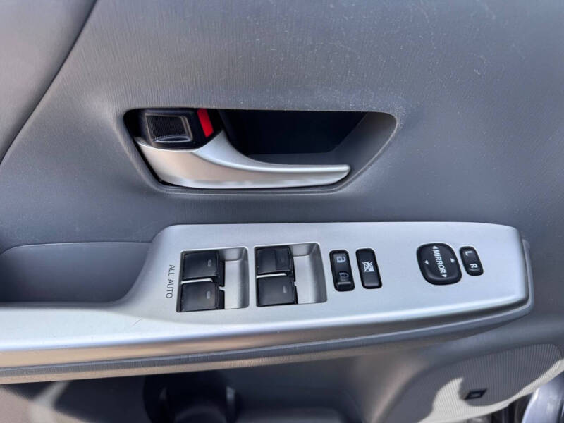 2013 Toyota Prius v Five