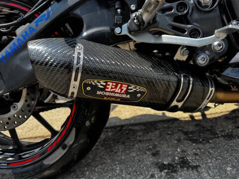 2025 Yamaha YZF-R7 -