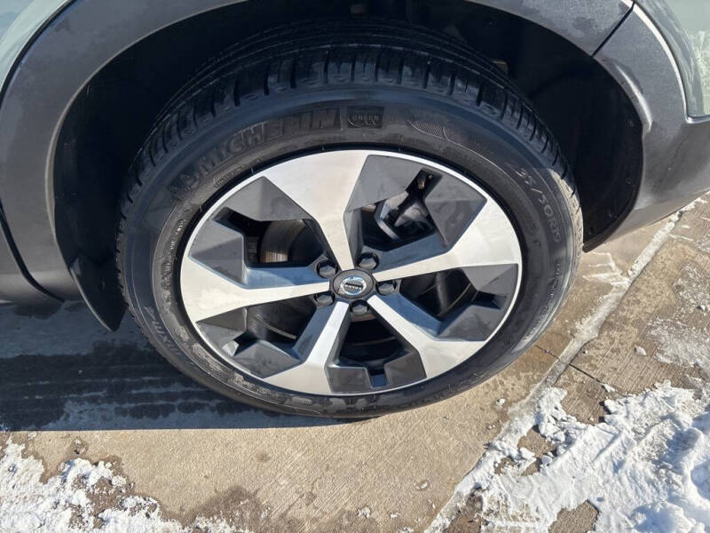 2025 Volvo XC40 B5 Plus Bright Theme