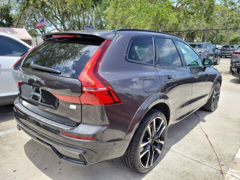 2024 Volvo XC60 Recharge T8 Ultimate Dark Theme