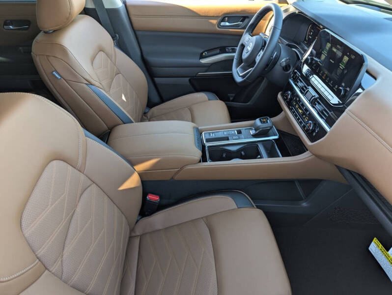 2025 Nissan Pathfinder Platinum