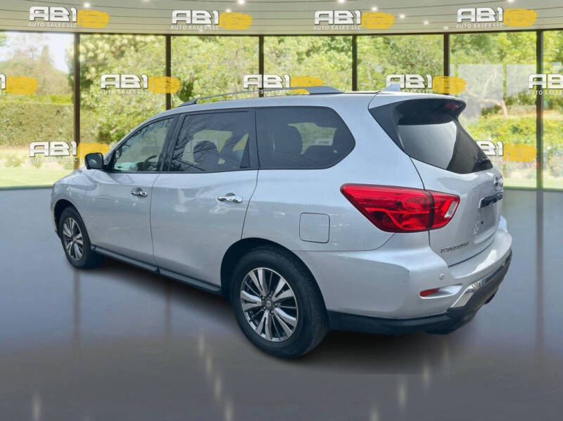 2020 Nissan Pathfinder SL