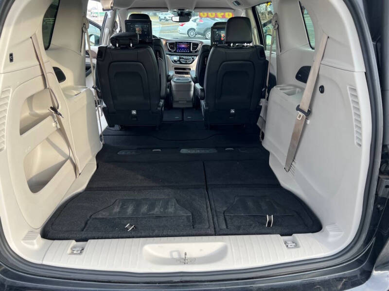 2017 Chrysler Pacifica Touring-L Plus