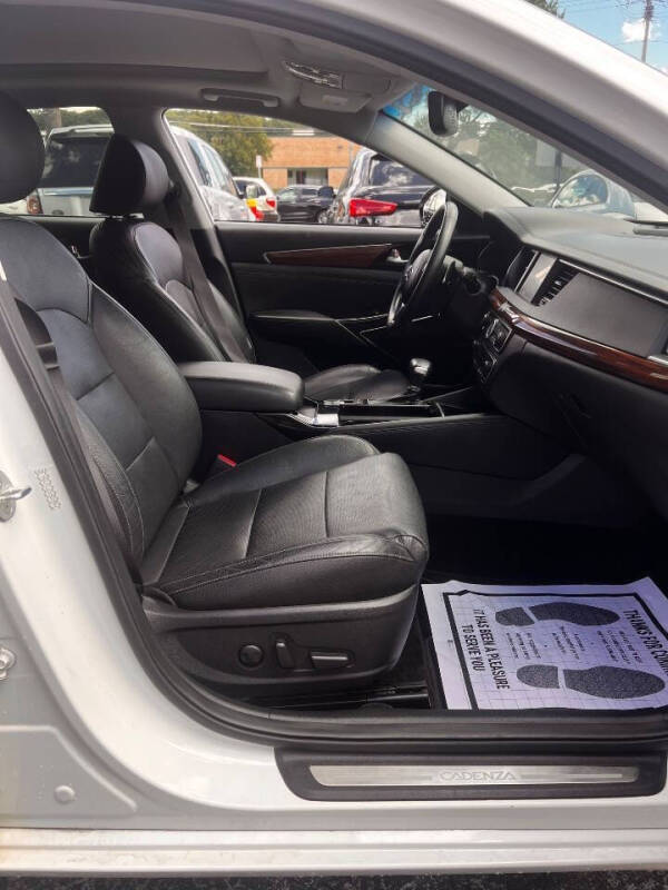 2017 Kia Cadenza Technology