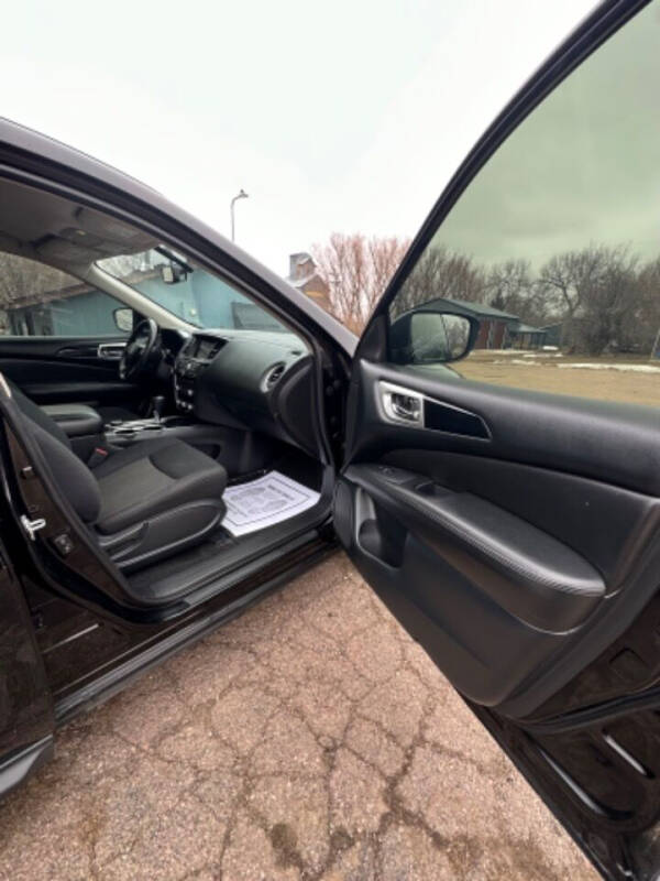 2018 Nissan Pathfinder SV