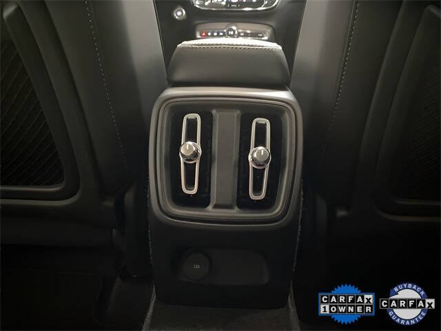 2025 Volvo XC40 B5 Plus Bright Theme