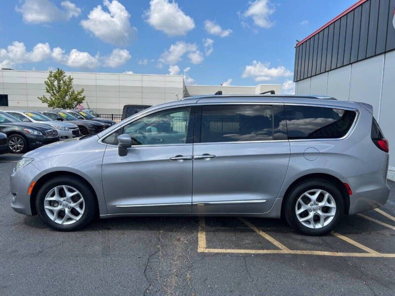 2017 Chrysler Pacifica Touring-L Plus