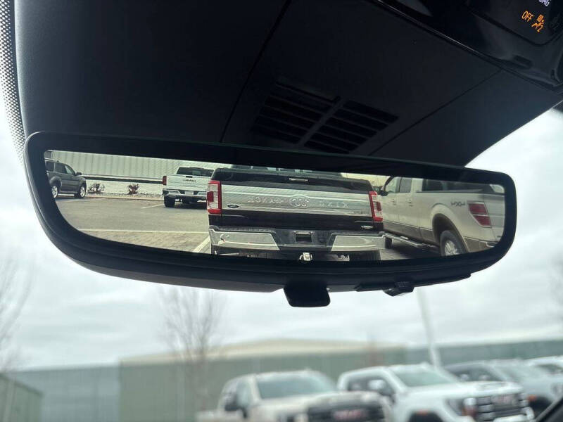 2025 Cadillac LYRIQ Luxury 2