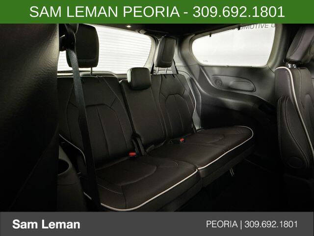 2027 Chrysler Pacifica Limited