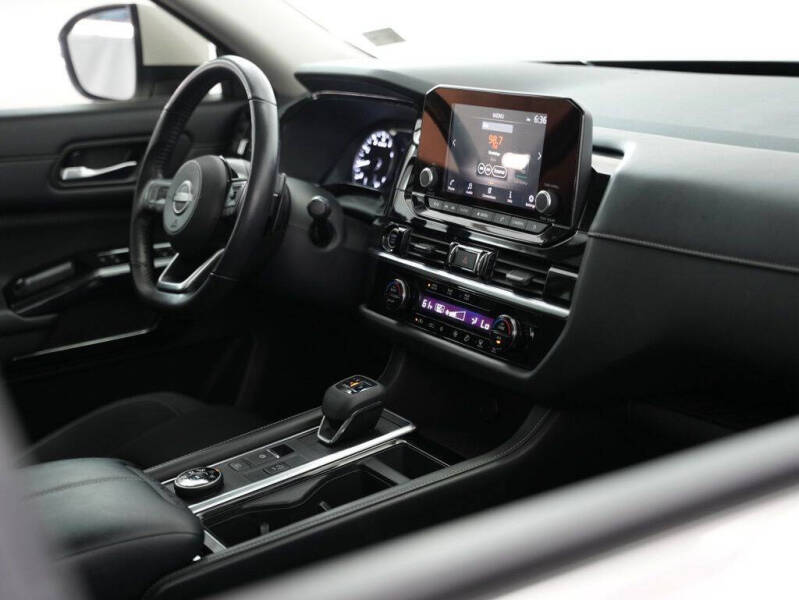 2022 Nissan Pathfinder SV