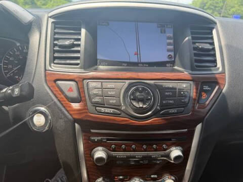 2017 Nissan Pathfinder SV