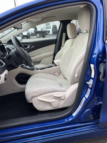 2015 Chrysler 200 Limited