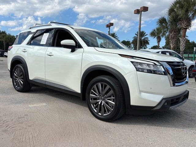 2024 Nissan Pathfinder SL