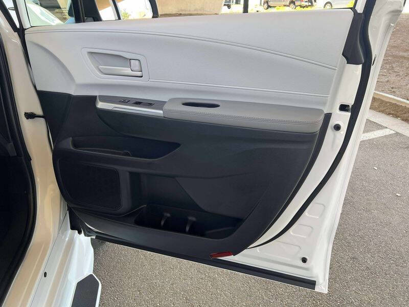 2025 Toyota Sienna LE 8-Passenger