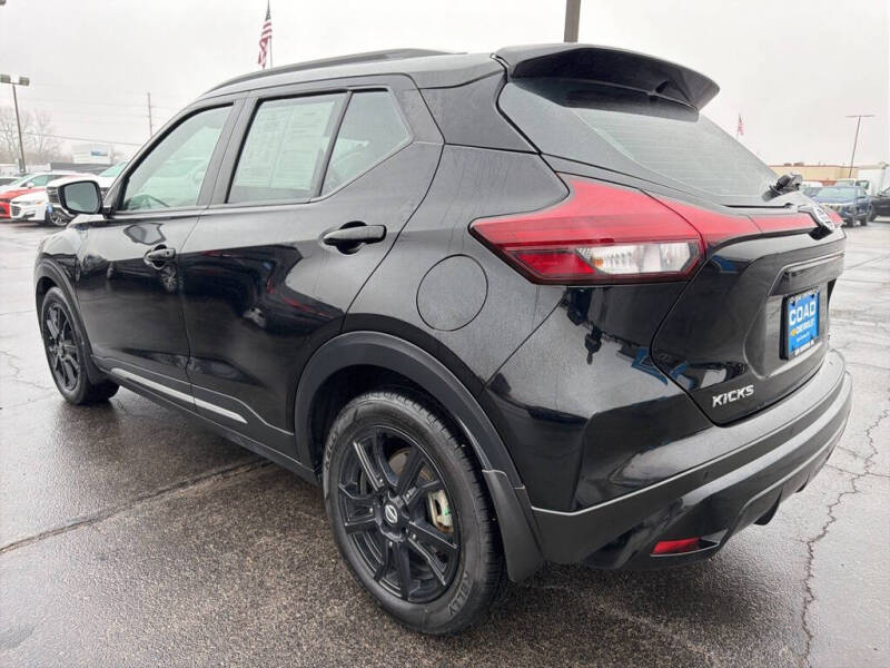 2021 Nissan Kicks SR