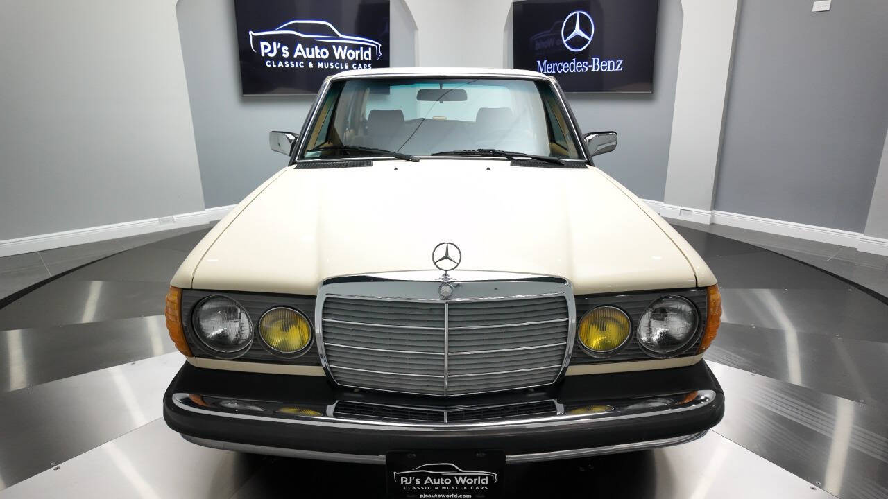 1983 Mercedes-Benz 240-Class 8