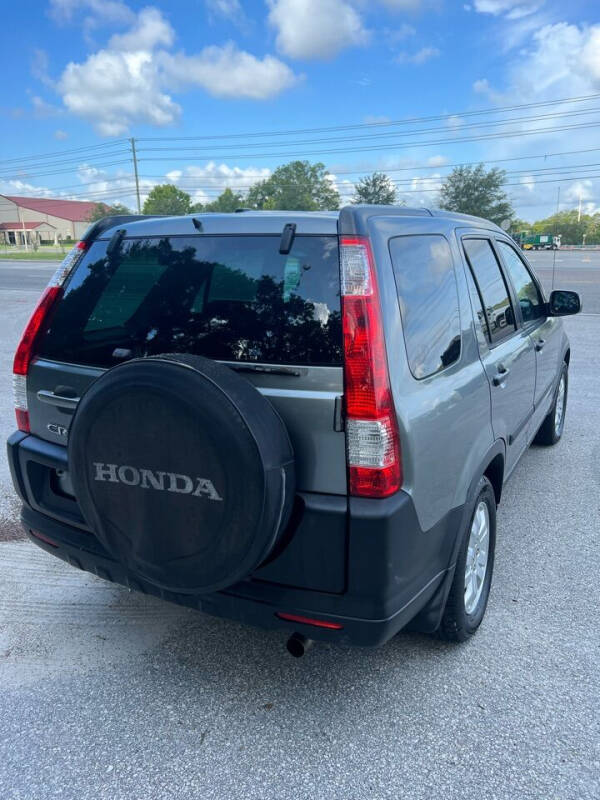 2005 Honda CR-V for sale at UNIVERSAL AUTO GROUP in Orlando FL