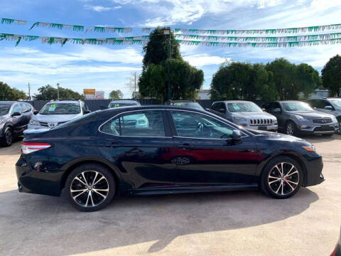 2020 Toyota Camry SE