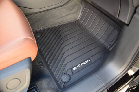 2022 Audi e-tron quattro Premium