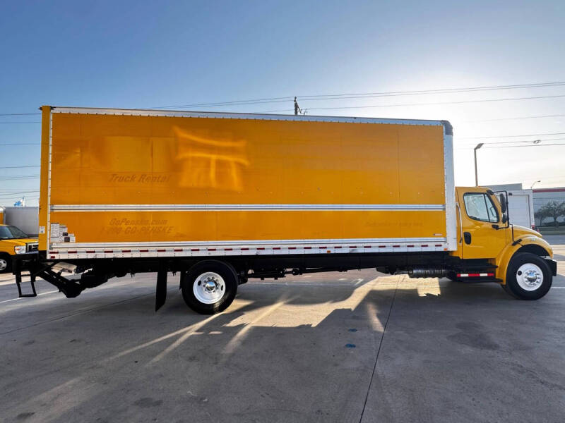 2018 Freightliner M2 106