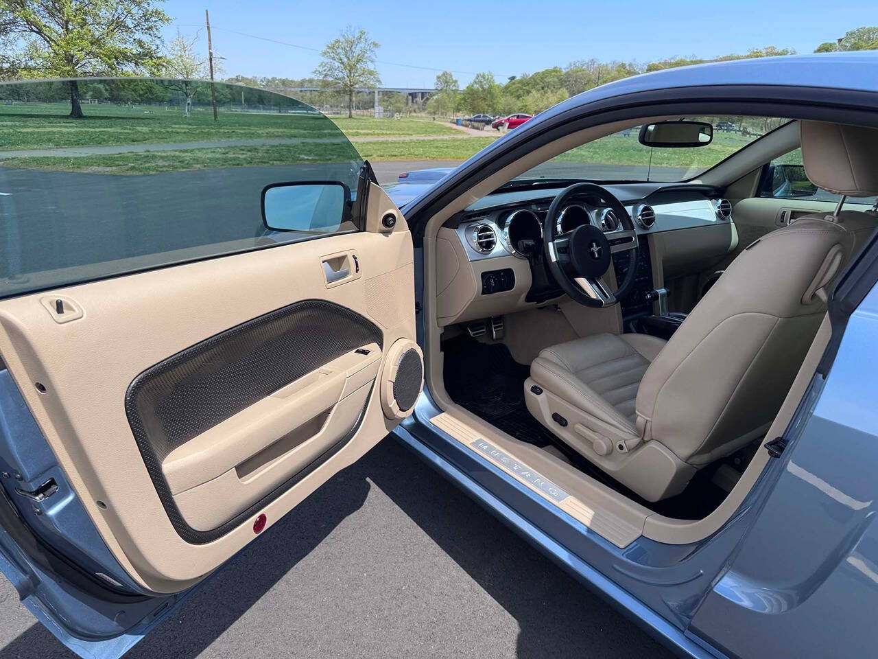 2007 Ford Mustang 2