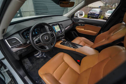 2016 Volvo XC90 T6 Momentum