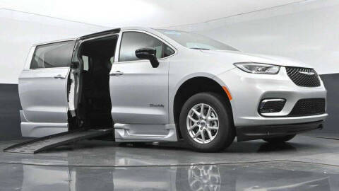 2024 Chrysler Pacifica Touring