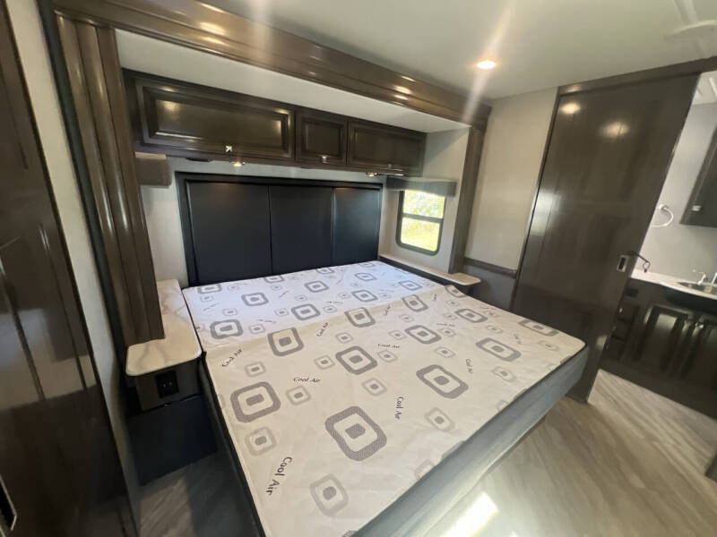 2020 Holiday Rambler Invicta