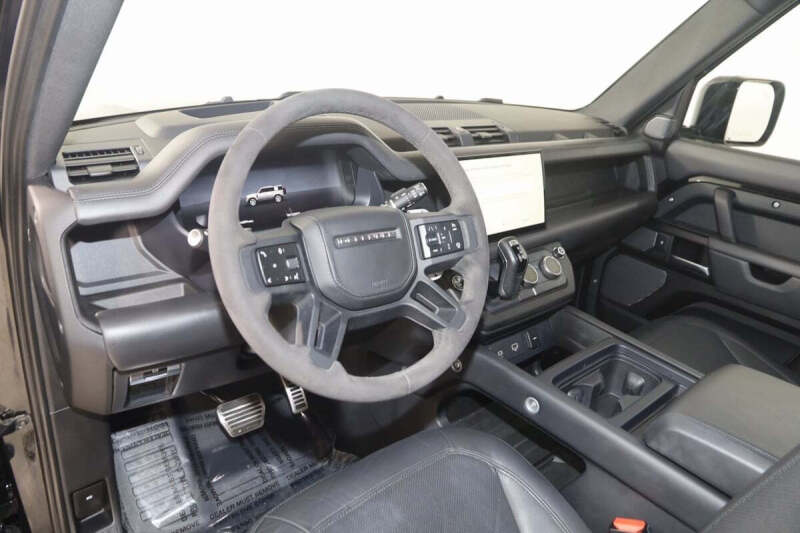 2023 Land Rover Defender 110 V8