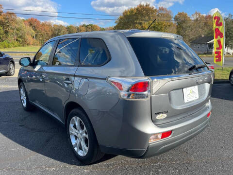 2014 Mitsubishi Outlander ES