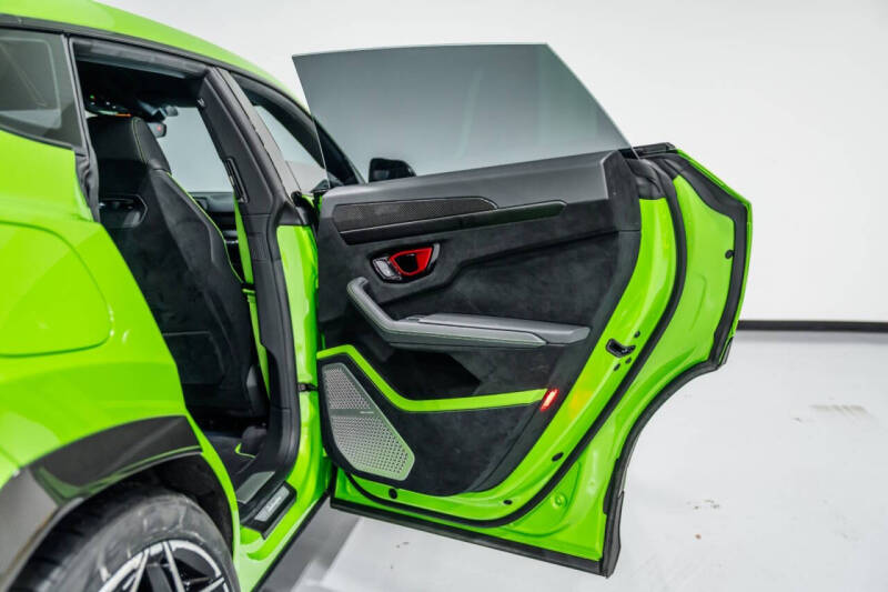 2023 Lamborghini Urus Performante