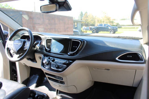 2022 Chrysler Pacifica Touring L