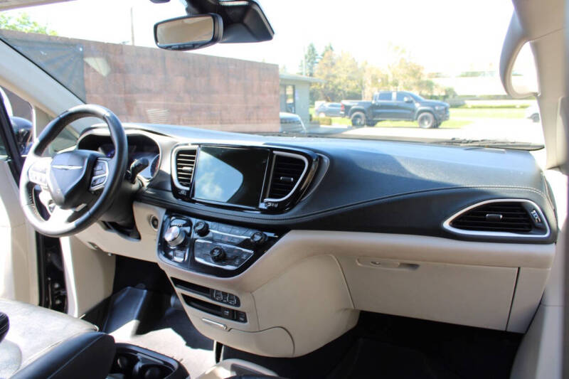 2022 Chrysler Pacifica Touring L