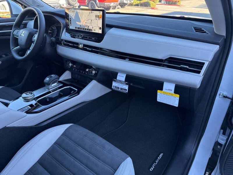 2025 Mitsubishi Outlander SE