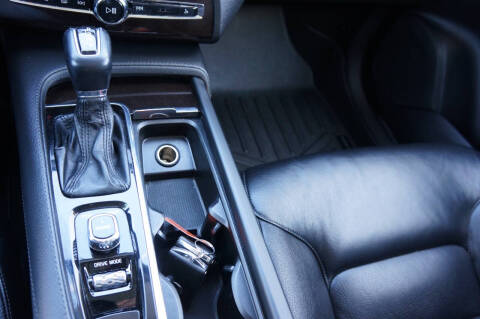 2016 Volvo XC90 T6 Momentum