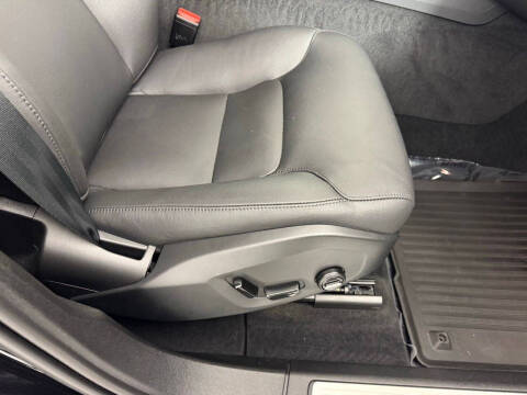 2024 Volvo XC60 B5 Core Dark Theme