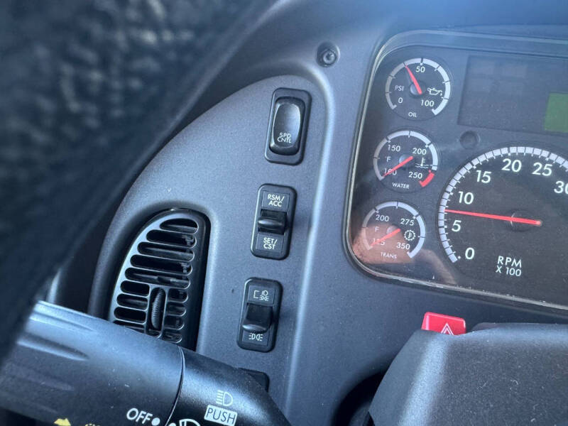 2018 Freightliner M2 106