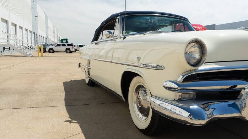 1953 Ford Crestline